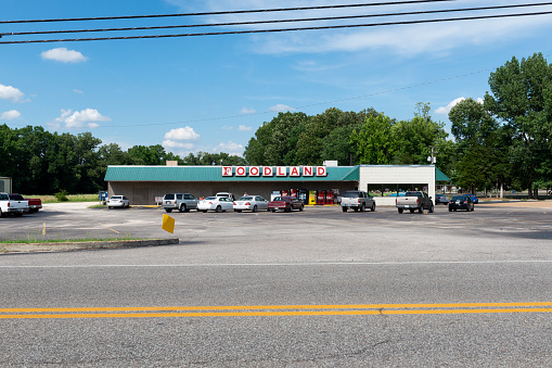 Tennessee, USA - November 25, 2019: A supermarket in the outskirts of a small town with cars in the parking lot it the State of Tennessee.