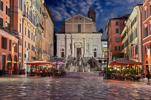 анкона, марке, италия: площадь плебисито в центре города - piazza del plebiscito стоковые фото и изображения