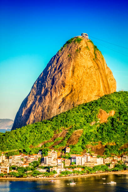 シュガーローフ - rio de janeiro guanabara bay residential structure urca ストックフォトと画像