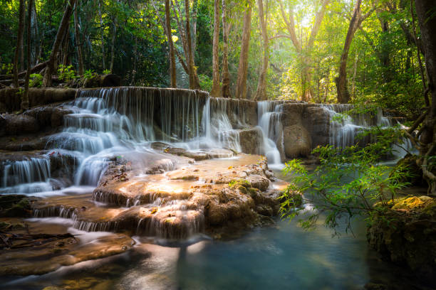 niveau 6 de huay mae kamin waterfall. - national park kanchanaburi province thailand waterfall photos et images de collection