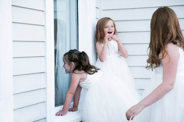 istock Innocent girls peeking 1193028462