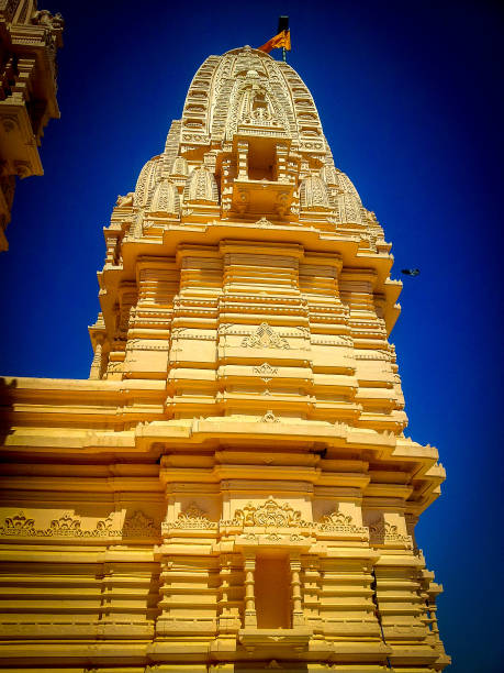 vista exterior del templo de somnath en gujarat india, vista al templo de somnath, famoso templo hindú de somnath - india statue carving history fotografías e imágenes de stock