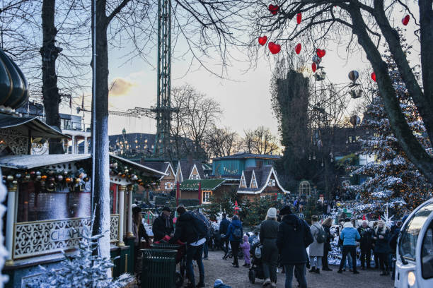 ogólny widok jarmarku bożonarodzeniowego w tivoli - tivoli copenhagen denmark danish culture zdjęcia i obrazy z banku zdjęć