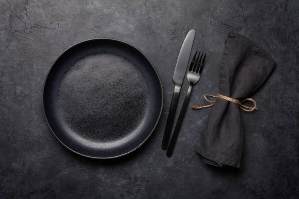 piatto vuoto, forchetta e coltello - table knife silverware black fork foto e immagini stock