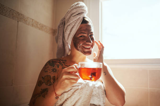 olvídate de los buenos días, haz que sea una mañana brillante - tea women beauty pampering fotografías e imágenes de stock