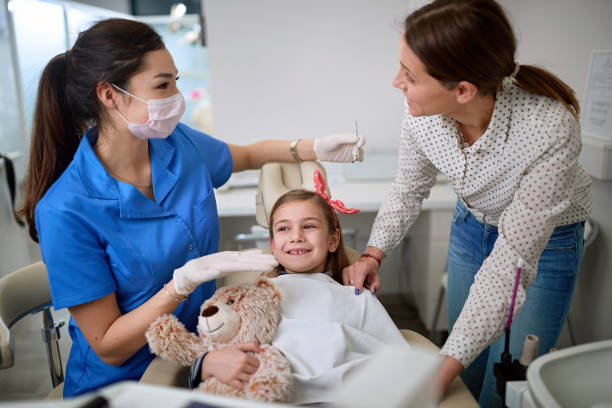 dentist woman examining tooth patient in ambulant. - ambulant patient imagens e fotografias de stock