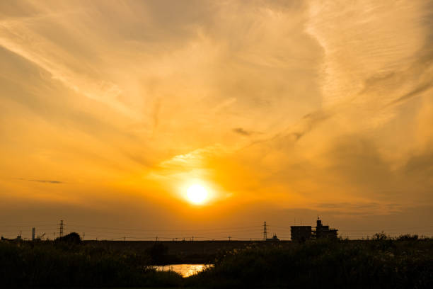 kuvapankkikuvat ja rojaltivapaat kuvat aiheesta auringonlasku edogawa-pankista, matsudo city, chiba, japani - chiba bank