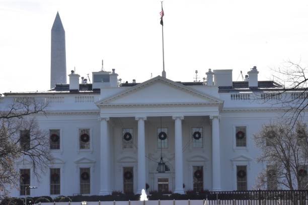 istock White House with Washington Monument 1193138522