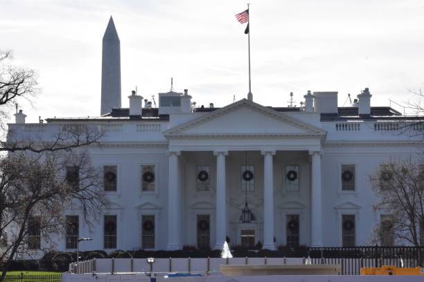 istock White House with Washington Monument 1193138598