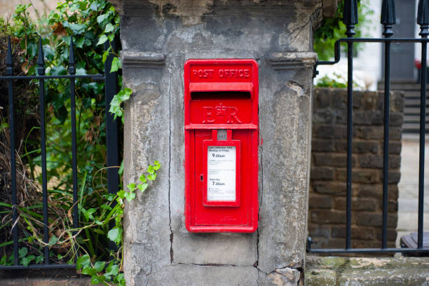 istock Traditional old English red postbox 1193162883