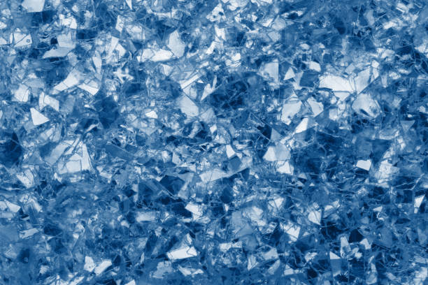 blau leuchtende glimmer glitzer klassische abstrakte hintergrund farbe jahr 2020. - mica schist stock-fotos und bilder