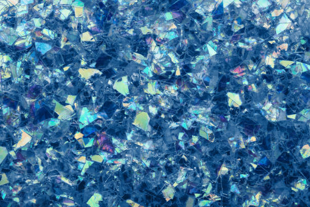 blau leuchtende glimmer glitzer abstrakte hintergrund klassische farbe jahr 2020. - mica schist stock-fotos und bilder