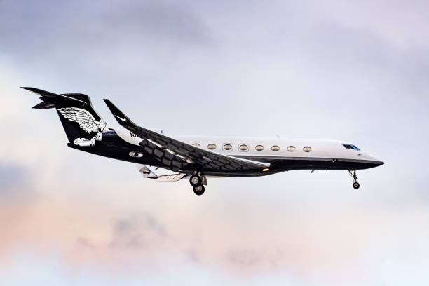N1KE Gulfstream 650 private airplane preparing for landing Dec 6, 2019 San Jose / CA / USA - N1KE Gulfstream 650 private airplane owned by Nike, Inc about to land in Silicon Valley nike air photos stock pictures, royalty-free photos & images