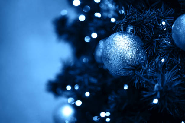 fir branch with balls and festive lights - fir branch imagens e fotografias de stock