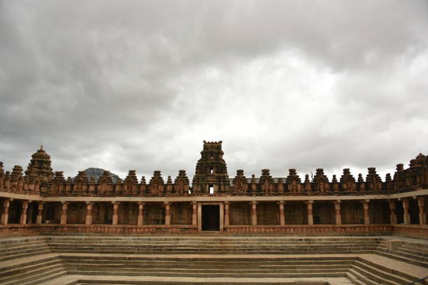 templo de bhoga nandeeshwara, montes de nandi, karnataka, india - nandi - fotografias e filmes do acervo