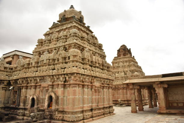 templo de bhoga nandeeshwara, montes de nandi, karnataka, india - nandi - fotografias e filmes do acervo