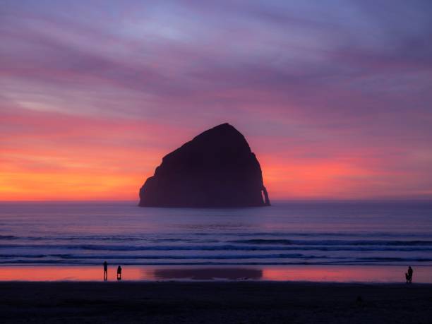 istock Pacific City Sunset wide 1193235108