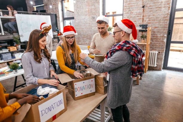 istock Volunteers collecting donations at Christmas 1193275133