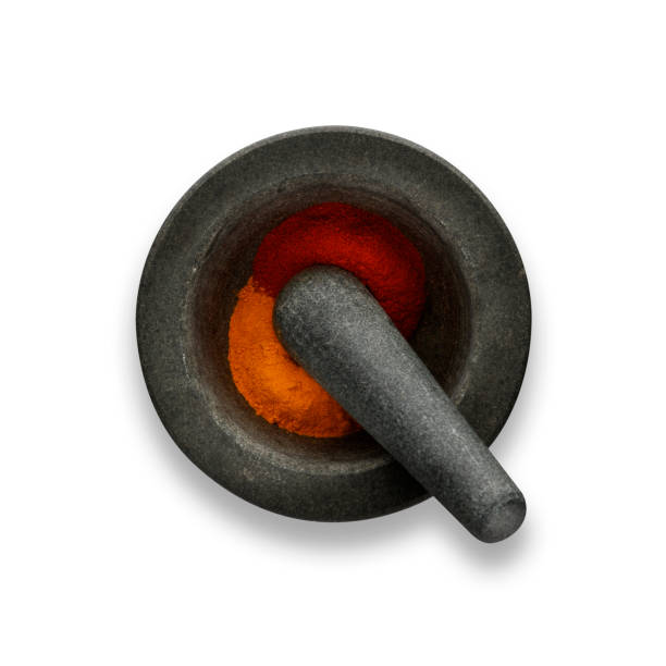 흰색에 고립 된 유봉 및 분쇄 및 지상 향신료의 계획보기 - mortar and pestle spice seasoning coriander seed 뉴스 사진 이미지