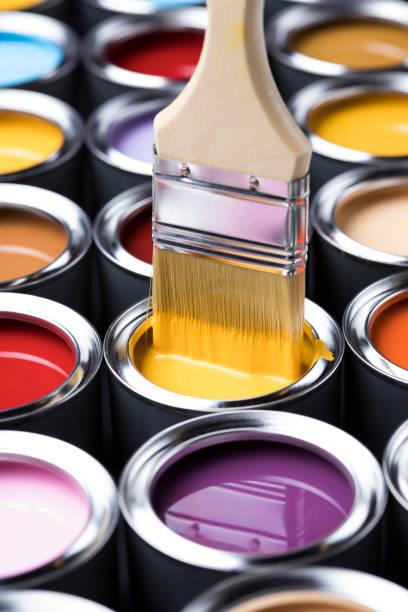 lata de pintura e pincel, cores do arco-íris - art and craft equipment painting paint jar - fotografias e filmes do acervo
