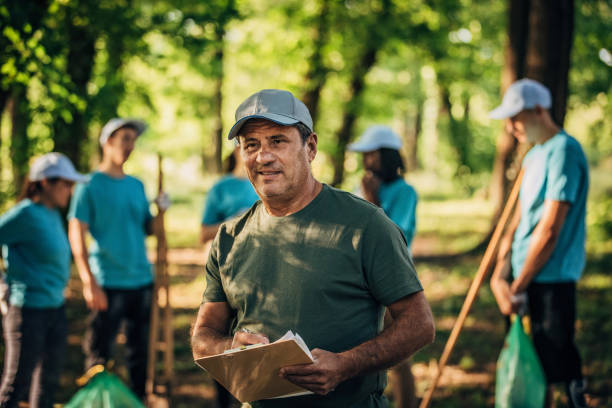 istock Organized volunteers in the forest 1193307932