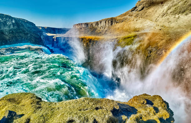 cachoeira de skogafoss, a cachoeira a mais grande em skogar, islândia - gullfoss falls - fotografias e filmes do acervo