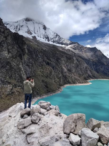 paron lagoon, huaraz, peru, américa do sul - mountain peru cordillera blanca mountain range - fotografias e filmes do acervo