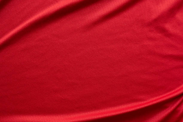 abbigliamento sportivo tessuto calcio maglia texture top vista colore rosso - red cloth foto e immagini stock