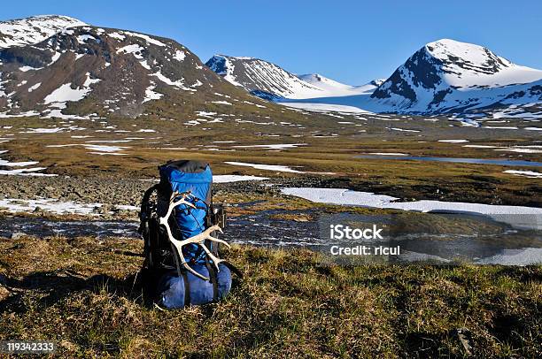 Rucksack Vor Einer Berglandschaft Stockfoto und mehr Bilder von Arktis - Arktis, Berg, Eis