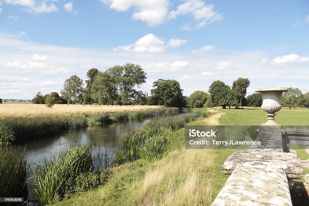 Charlecote parque e o Rio Avon, Warwickshire, Inglaterra - Foto de stock de Balaustrada royalty-free