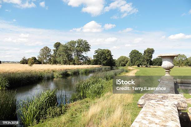 Foto de Charlecote Parque E O Rio Avon Warwickshire Inglaterra e mais fotos de stock de Balaustrada