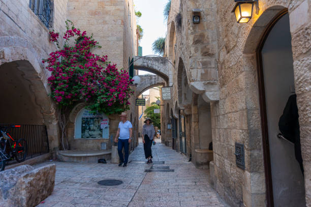 エルサレム旧市街の美しい写真街 - the western wall wall east city ストックフォトと画像