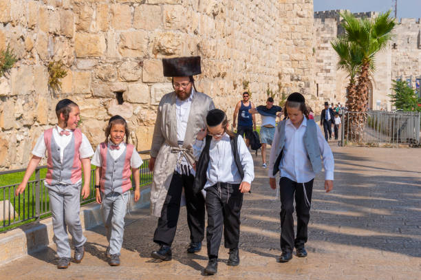 Traditional orthodox Judaic family in Jerusalem Jerusalem, Israel - 15 June 2019: A traditional orthodox Judaic family with children in Jerusalem, Israel hasidism photos stock pictures, royalty-free photos & images