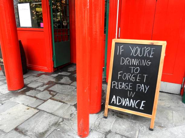 Fitzsimons pub entrance 8th December 2019, Dublin, Ireland.  Fitzsimons pub and hotel in Wellington Quay, Temple Bar , with a funny message outside the entrance on a blackboard. temple bar pub stock pictures, royalty-free photos & images