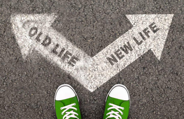 istock Choice between old and new life with arrows 1193505088