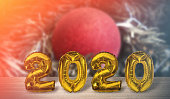 goldene-luftballons-2020-mit-verschwommenen-abstrakten-neujahrshintergrund-feierkonzept.jpg?b=1&s=170x170&k=20&c=rfbnDNzGnviOqSxuKMp_auAjTjaSha0arjREfD-Ee8o=
