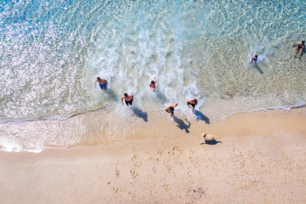 istock Beach days with friends 1193509402