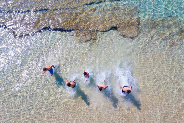 istock Beach days with friends 1193509415