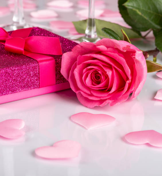 istock Pink Rose With Valentine Gift 1193509525