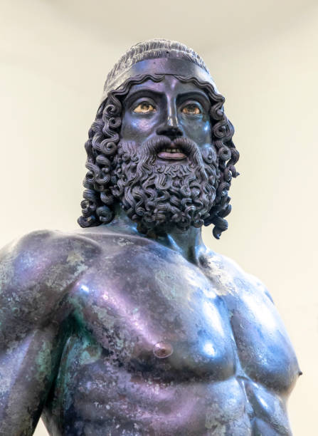 estatua de bronce a - guerreros de riace fotografías e imágenes de stock
