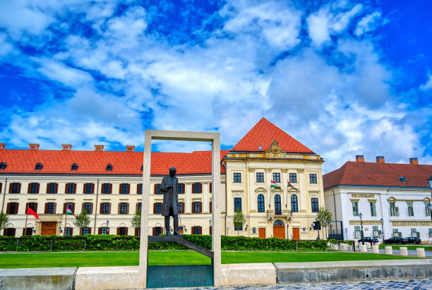 o palácio presidencial húngaro em budapest, hungria - sandor palace - fotografias e filmes do acervo