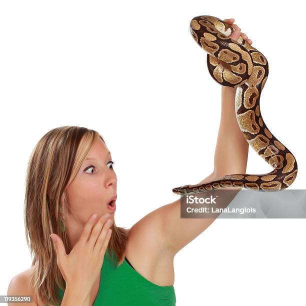 Photo libre de droit de Jeune Femme Avec Serpent banque d'images et plus d'images libres de droit de Adulte - Adulte, Carré - Composition, Cheveux blonds