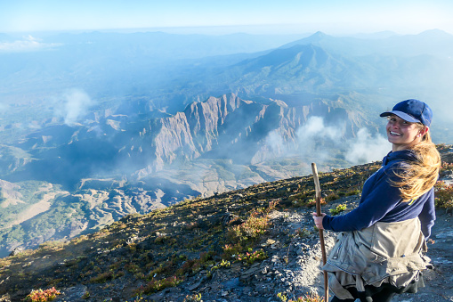 Bajawa-A chica bajando por el volcán Inierie photo