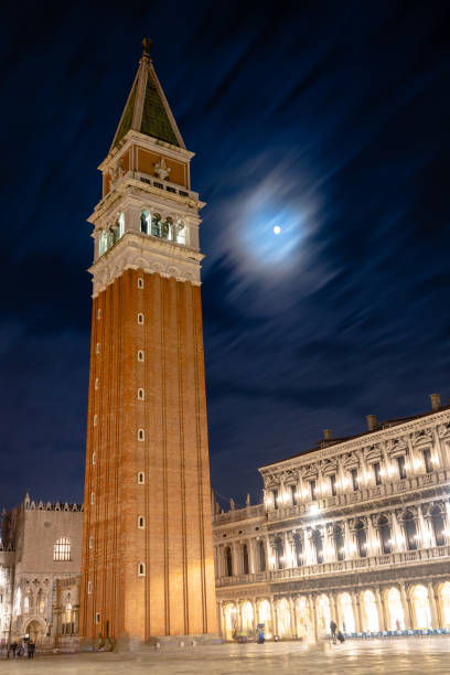 鐘楼のヴェネツィア - european culture architecture vertical venice italy ストックフォトと画像