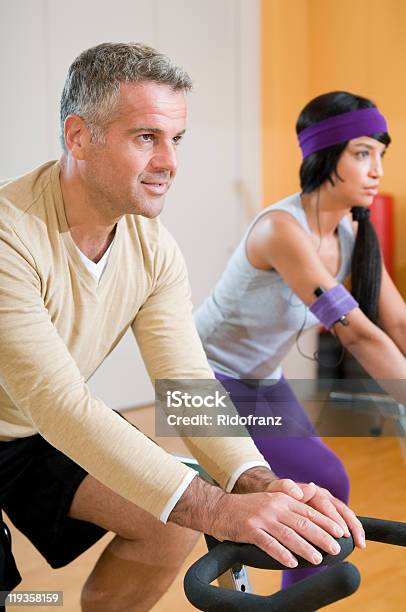 Homem Feliz Fitness No Ginásio - Fotografias de stock e mais imagens de Adulto - Adulto, Adulto de idade mediana, Adulto maduro