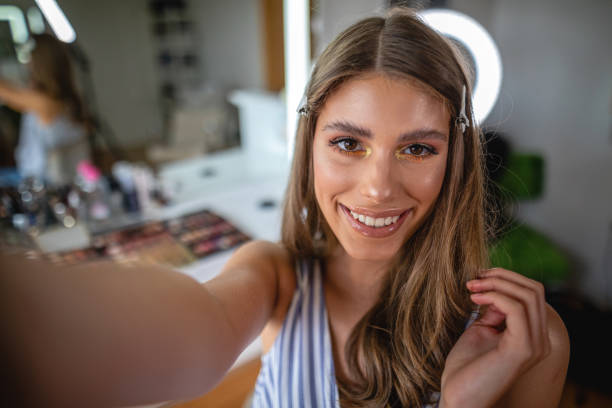 istock Beautiful girl doing selfies in a beauty studio 1193610845