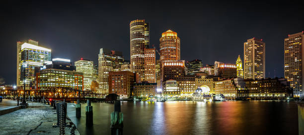 nocna panorama bostonu - boston skyline panoramic night zdjęcia i obrazy z banku zdjęć