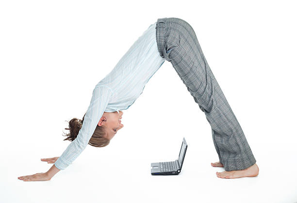 menina estudante flexível de trabalho com computador - flexibility business gymnastics exercising - fotografias e filmes do acervo