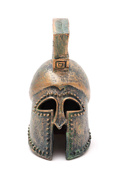 греческий шлем. - sparta greece ancient past archaeology стоковые фото и изображения