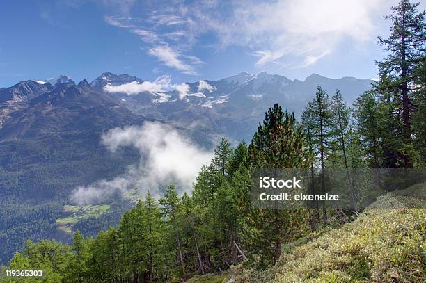 Piękny Poranek W Valais - zdjęcia stockowe i więcej obrazów Alpy - Alpy, Alpy Szwajcarskie, Balustrada - Granica
